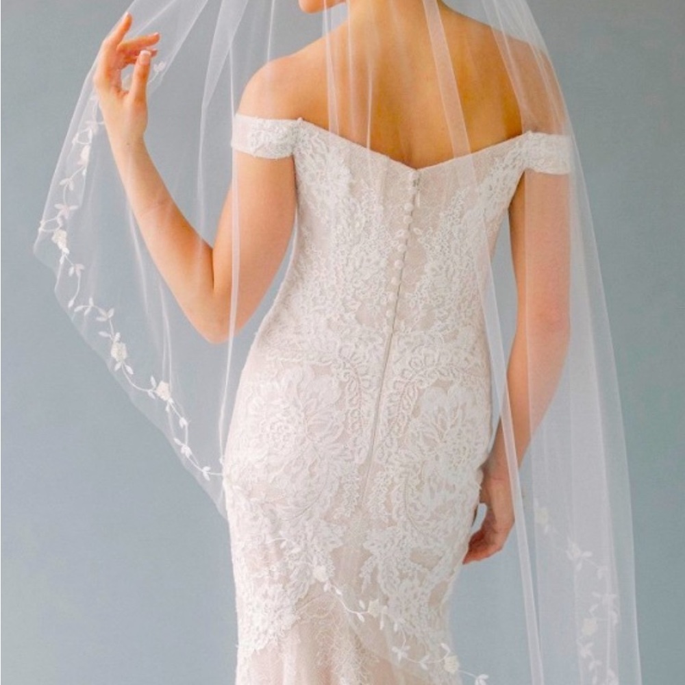 Toni Federici handmade “Gingerly” veil. Waltz length 58”. Like new condition